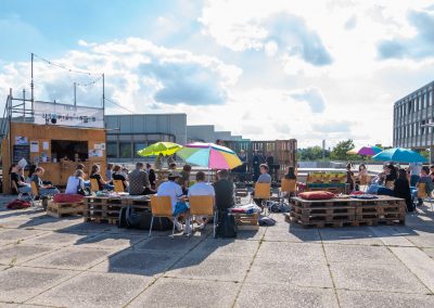 1-Cafe-der-Utopist_innen-auf-dem-Campus-der-Paedagogischen-Hochschule-Foto_-Angelika-Beck